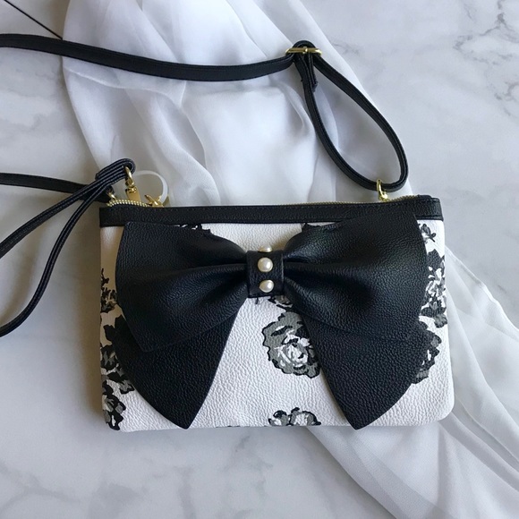 Betsey Johnson Bow Crossbody Wristlet Bag Purse - Picture 7 of 7
